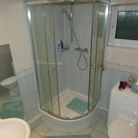 Spacious 3 Bed House Near Sec *