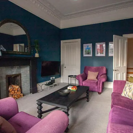 Newly Renovated Flat In Trendy Finnieston * 글라스고