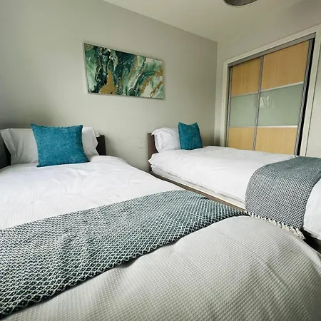 Outstanding Modern Flat Luxury King Bed *