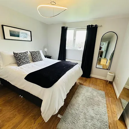 Modern Economy Glasgow Apartment With King Bed アパート