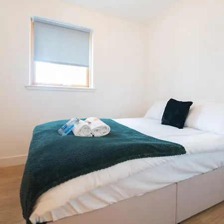 2 Bdr Flat By Caledonia Luxe Short Lets & Serviced Appartamento