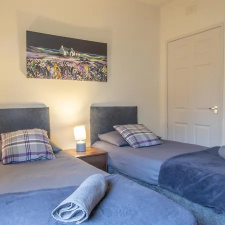 Apartment Large 3 Bed, Great For Contractors, With Private Parking Glasgow
