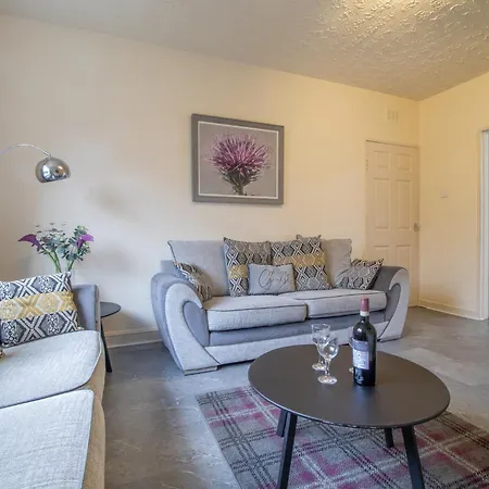 Apartment Large 3 Bed, Great For Contractors, With Private Parking Glasgow