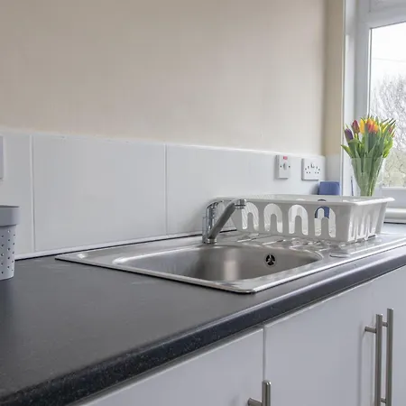 Large 3 Bed, Great For Contractors, With Private Parking