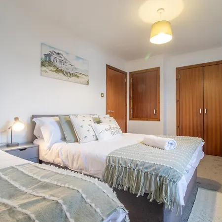 Holiday home Glasgow, Spacious, 2 Bed With Parking *