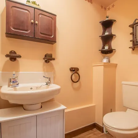 Holiday home Glasgow, Spacious, 2 Bed With Parking