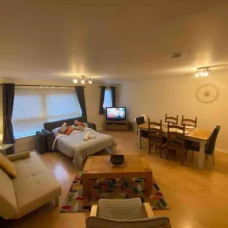 In Heart Of West End- Parking Space- Spacious- Near And Kelvingrove Art Gallery *