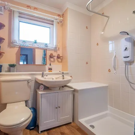 Glasgow, Spacious, 2 Bed With Parking *