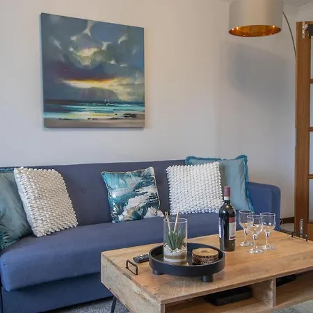 Ferienhaus Glasgow, Spacious, 2 Bed With Parking *