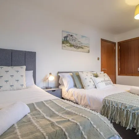 Glasgow, Spacious, 2 Bed With Parking Glasgow