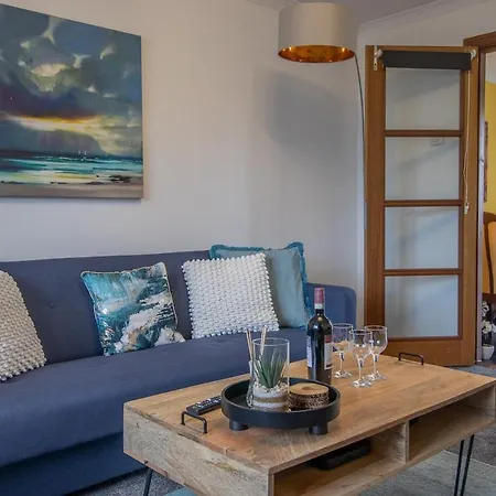 Ferienhaus Glasgow, Spacious, 2 Bed With Parking *