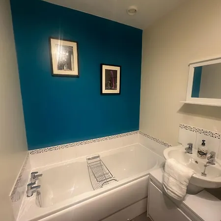 Modern 2br With 2 Bathrooms & Free Parking *