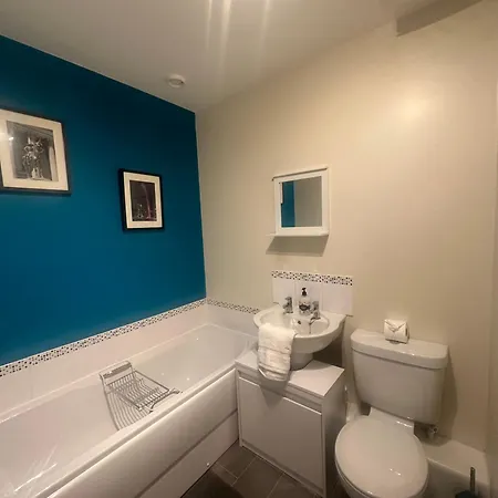 Modern 2br With 2 Bathrooms & Free Parking * Glasgow