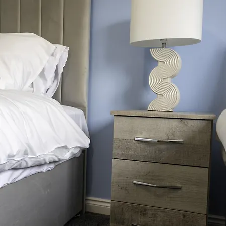 2 Bdr By Caledonia Luxe Short Lets & Serviced Apartment