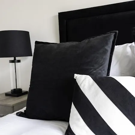 Charlotte Apartment * Glasgow