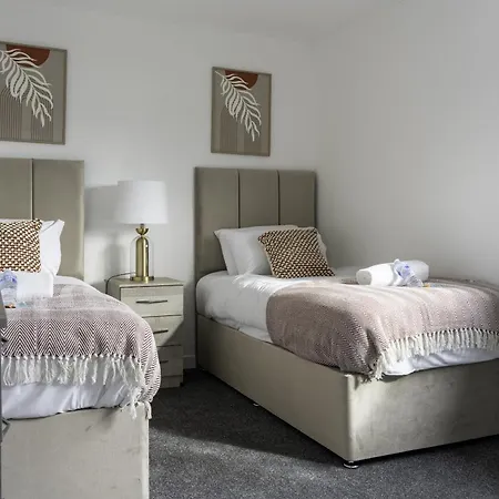 2 Bdr At Caledonia Luxe Short Lets & Serviced Bed and breakfast *