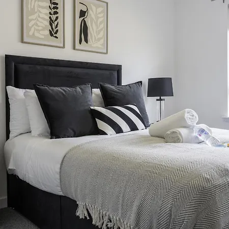 Charlotte Apartment Glasgow