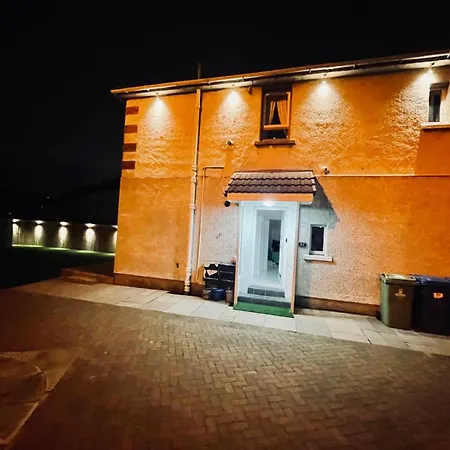Modern 1 Bed House With Loft Conversion Apartment