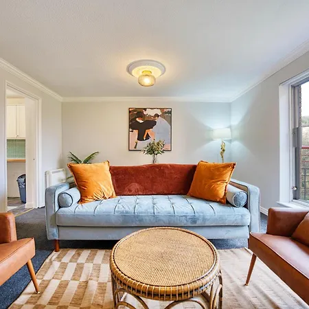 Spacious 5-bed Riverside With Free Parking