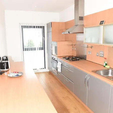 Apartment Hydro With Great Views *