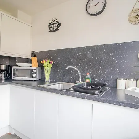 Glasgow-Parkhead, 2 Bed With Parking Apartment
