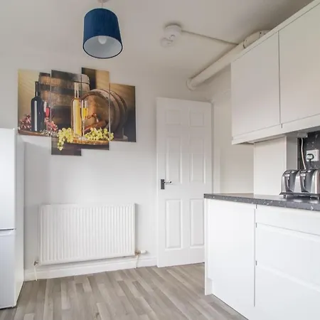 Glasgow-Parkhead, 2 Bed With Parking * Glasgow