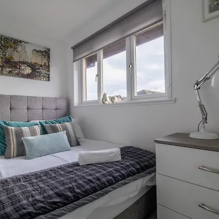 Glasgow-Parkhead, 2 Bed With Parking