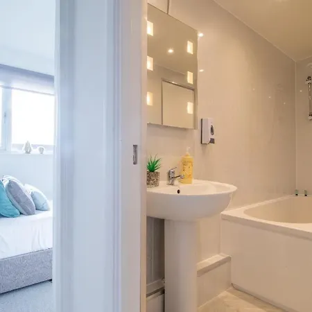 Apartment Glasgow-Parkhead, 2 Bed With Parking