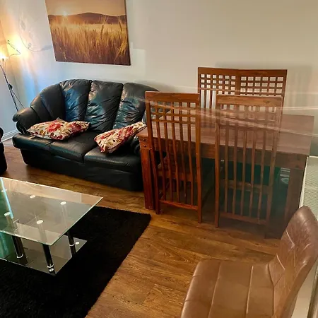 Apartment 3 Beds,2 Bedroom Cosy Near Centre *