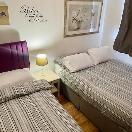 Apartment 3 Beds,2 Bedroom Cosy Near Centre *