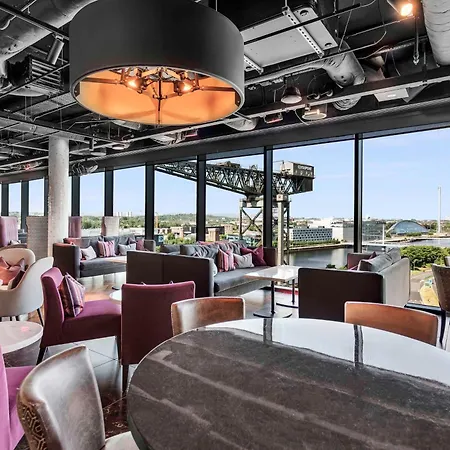 Radisson Red Hotel, 4* Glasgow