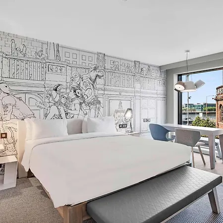 호텔 Radisson Red Hotel, 4*