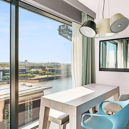 Radisson Red Hotel, 4* Glasgow