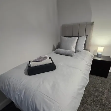 Stunning 3 Bedroom 2 Bathroom West End House With Free Parking And Wi-fi * Glasgow