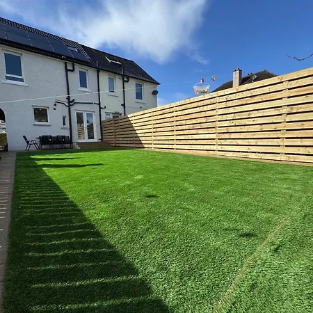 Stunning 3 Bedroom 2 Bathroom West End House With Free Parking And Wi-fi Apartment *