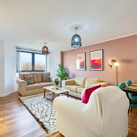 2 Bedroom Gardens Retreat With Free Parking 公寓