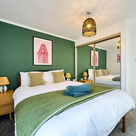 Appartement 2 Bedroom Gardens Retreat With Free Parking *