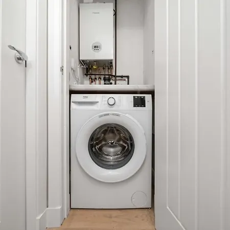 Апартаменты Stylish 2 Bed With Parking Глазго