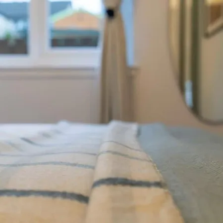 Stylish 2 Bed With Parking Апартаменты Глазго
