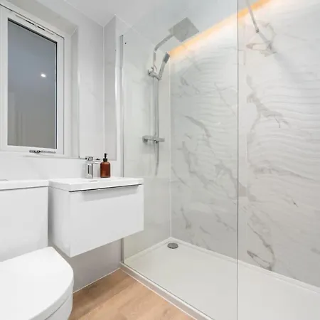 Stylish 2 Bed With Parking * Глазго