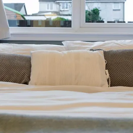 Stylish 2 Bed With Parking Апартаменты *