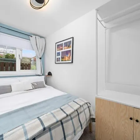 Stylish 2 Bed With Parking Апартаменты *