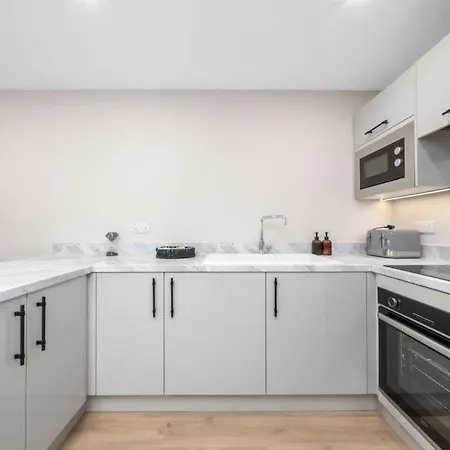 Stylish 2 Bed With Parking Глазго