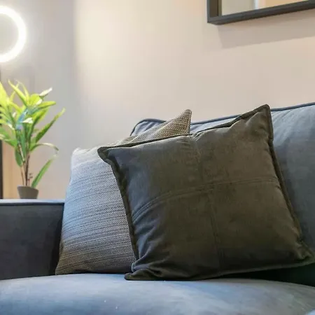 Stylish 2 Bed With Parking Апартаменты *