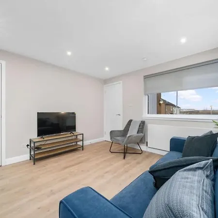 Апартаменты Stylish 2 Bed With Parking Глазго
