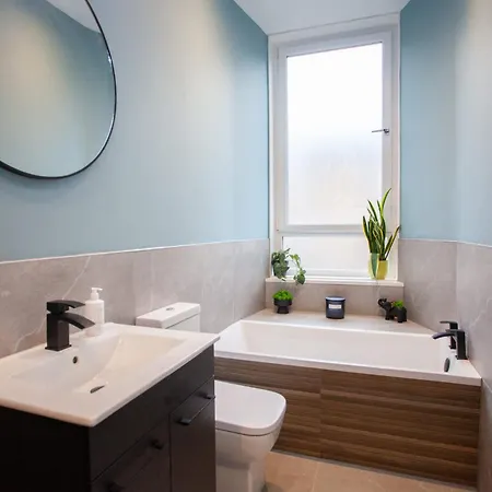 Newly Renovated Flat In Trendy Finnieston Glasgow