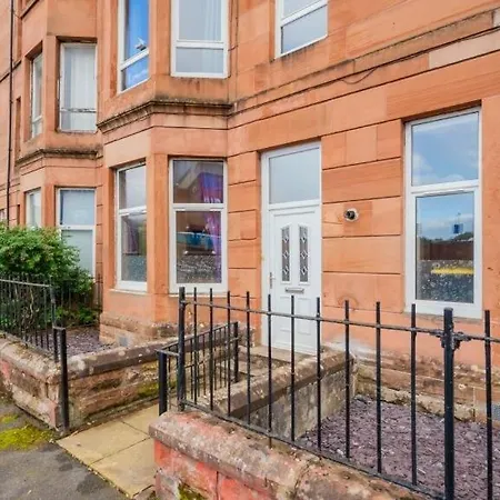 Апартаменты - Large Stylish 2 Bed Flat In Unique Ibrox Location Walking Distance To Subway And Free On-street Parking