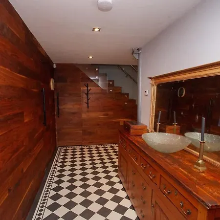 Unique House In Park District *