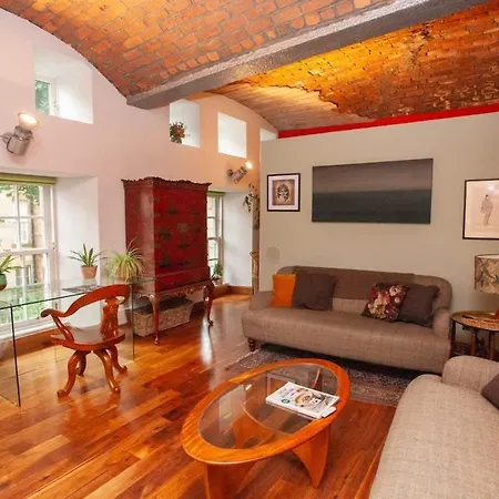 Unique House In Park District 펜션