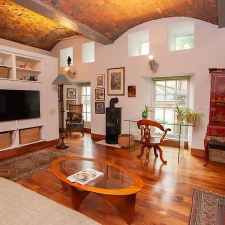 Holiday home Unique House In Park District Glasgow